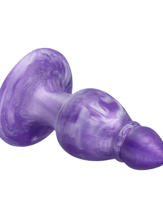 Tyylikkään ja mukavan anaaliseksin ystäville
Plug Queen M tarjoaa täydellisen yhdistelmän eleganssia ja helppokäyttöisyyttä. Keskikokoinen tappi sopii sekä aloittelijoille että käyttäjille, jotka haluavat laajentaa kokemustaan. Sileä pinta varmistaa sujuvan yhdynnän, kun taas ergonominen muoto tarjoaa maksimaalisen hallinnan ja mukavuuden. Ihanteellinen yksin tai parikäytössä