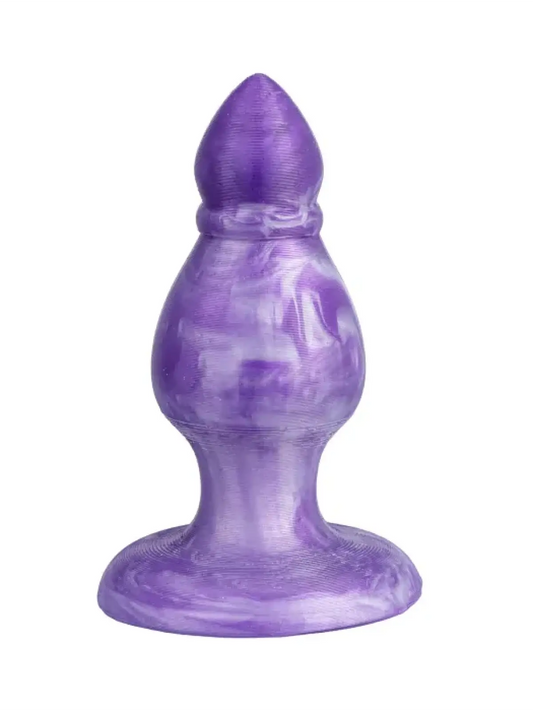 Tyylikkään ja mukavan anaaliseksin ystäville
Plug Queen M tarjoaa täydellisen yhdistelmän eleganssia ja helppokäyttöisyyttä. Keskikokoinen tappi sopii sekä aloittelijoille että käyttäjille, jotka haluavat laajentaa kokemustaan. Sileä pinta varmistaa sujuvan yhdynnän, kun taas ergonominen muoto tarjoaa maksimaalisen hallinnan ja mukavuuden. Ihanteellinen yksin tai parikäytössä