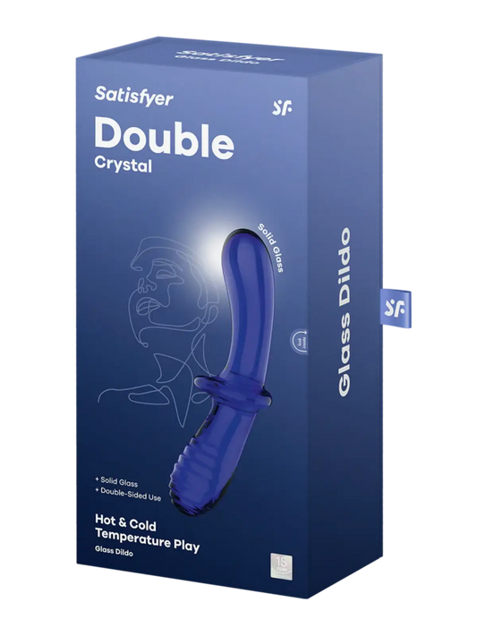 Satisfyer Double Crystal on kaksipäinen lasidildo, jossa sileä ja uritettu varsi sekä keskikahva turvalliseen käyttöön.